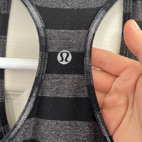 Lululemon tank top size 4 - Picture 2 of 4